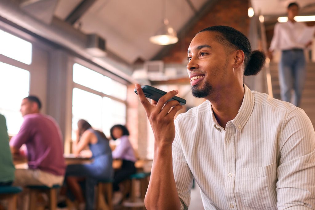 Navigating Voice Search Optimization for Marketing Success in&nbsp;2024